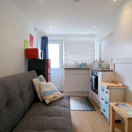 Pebbles Apartment By Air Premier Seaford Exterior photo