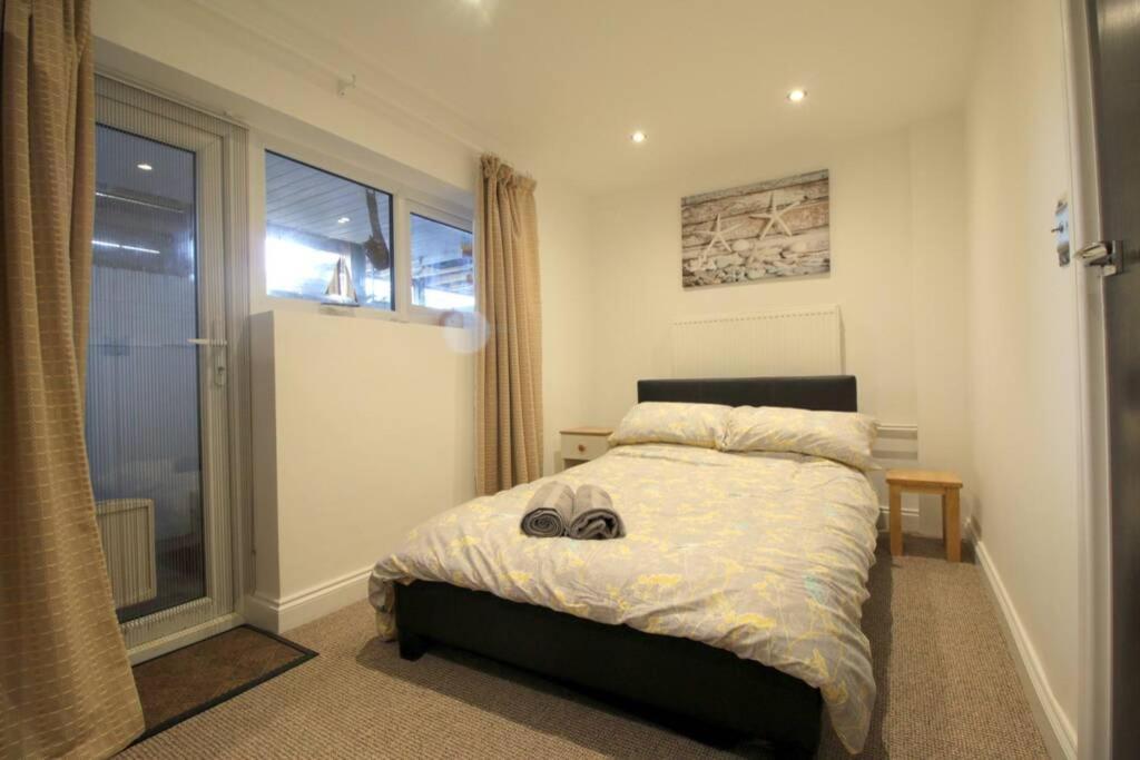 Pebbles Apartment By Air Premier Seaford Exterior photo