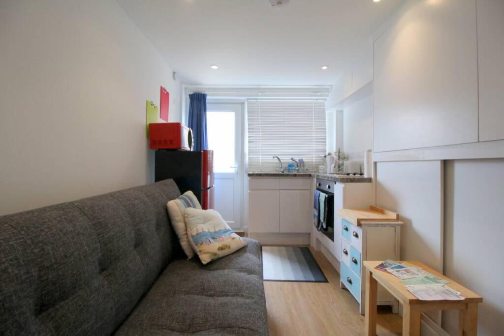 Pebbles Apartment By Air Premier Seaford Exterior photo