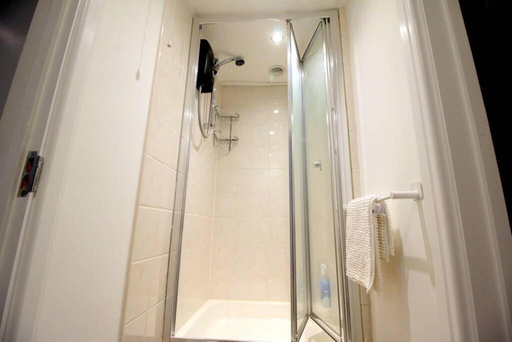 Pebbles Apartment By Air Premier Seaford Exterior photo
